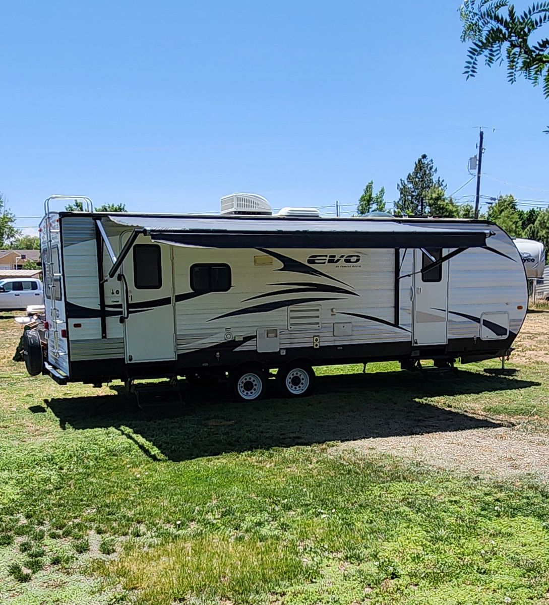 Used 2016 Evo Travel Trailer by Forest River
