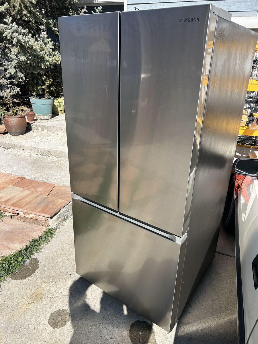 French door Samsung fridge 2023