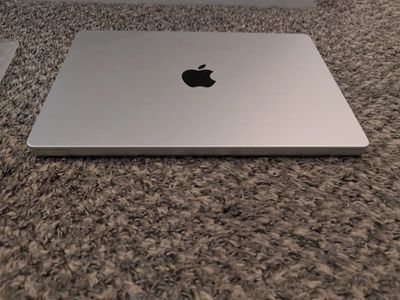 MacBook Pro 14 M2 Max 38C GPU / 96GB RAM / 8TB SSD / Silver