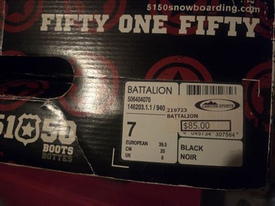Snowboard boots