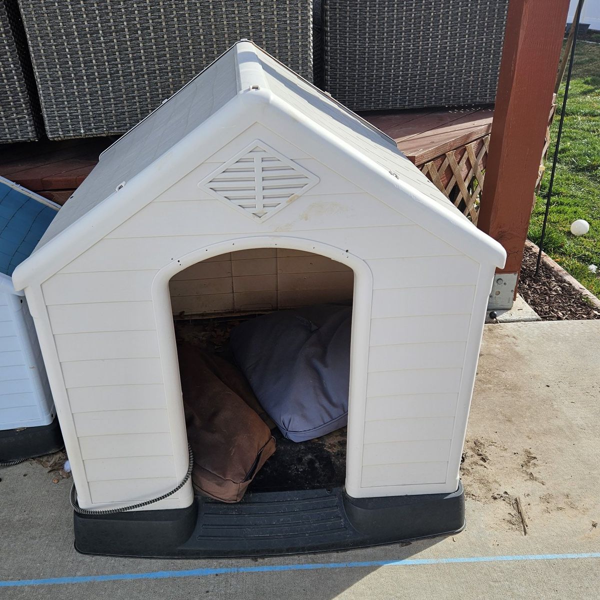 Dog house XL w heater