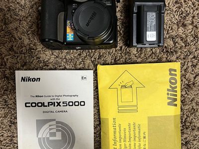 Nikon Coolpix 5000 + accessories