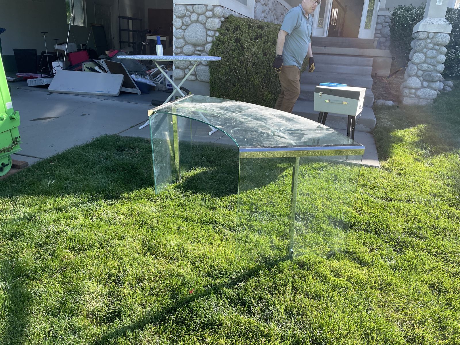 Free glass desk