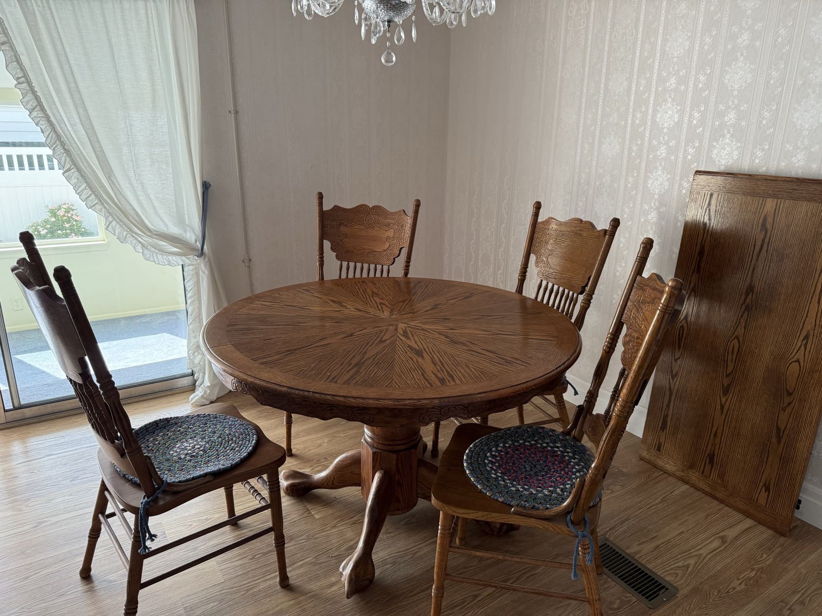 Solid Wood Round Pedestal Dining Table & 4 Chairs w/ Leaf - Claw Foot Design