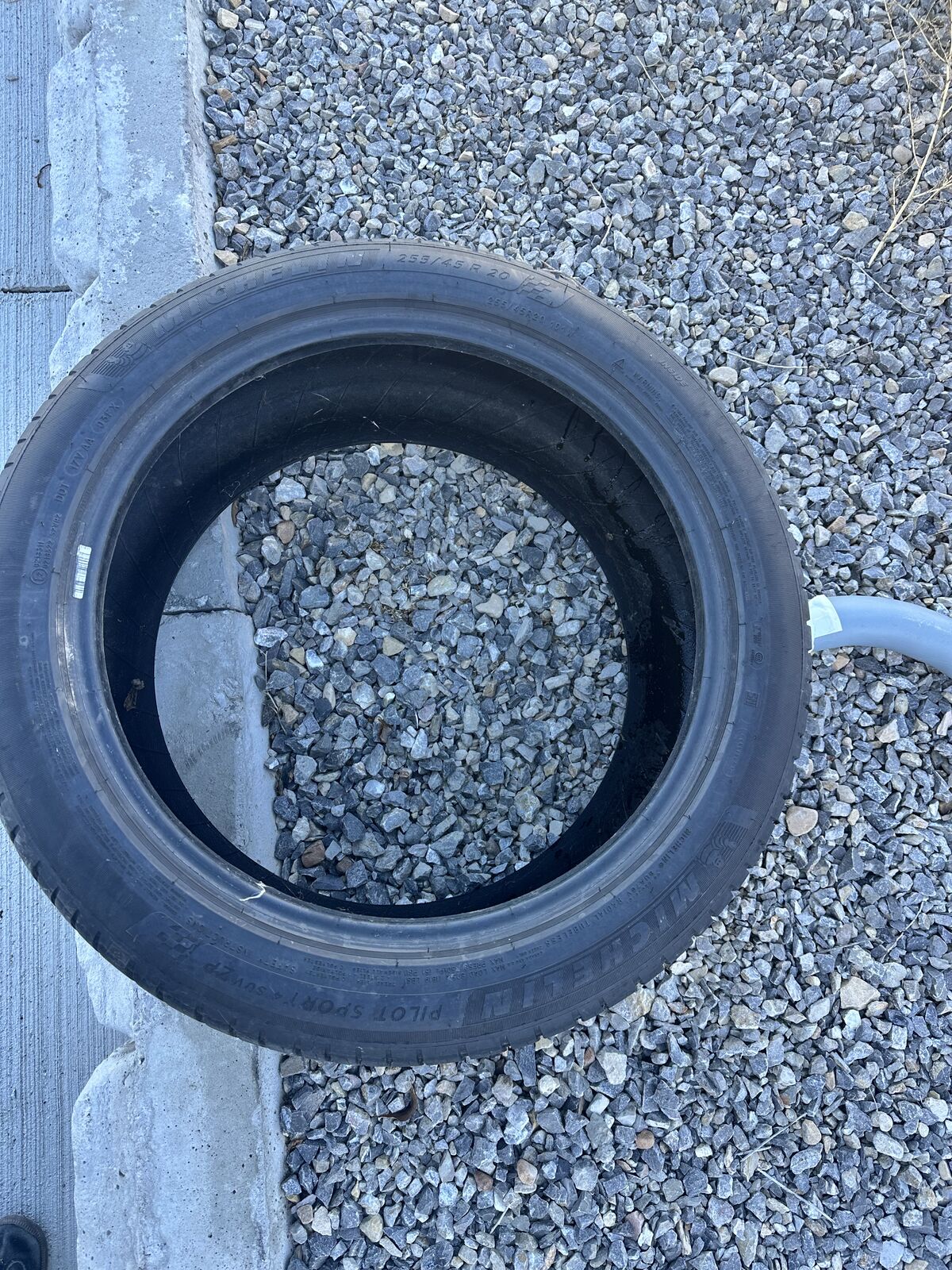 Pilot Sport 255/45 R20