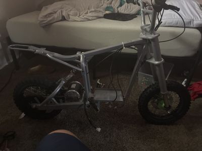 Used Razor Dirt Bike Frame & Motor - Incomplete Project, Great for Parts or Rebuild
