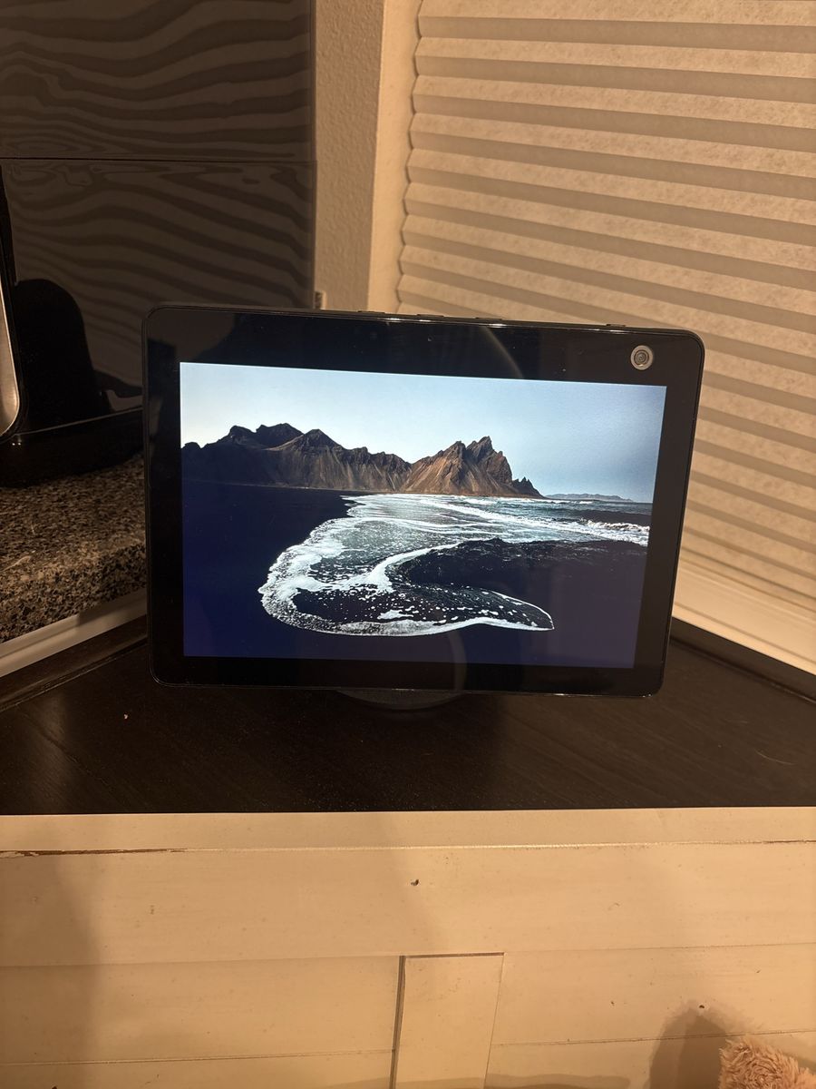 Amazon Echo Show 10 (3rd Gen) Smart Display with Motion & Alexa - Charcoal