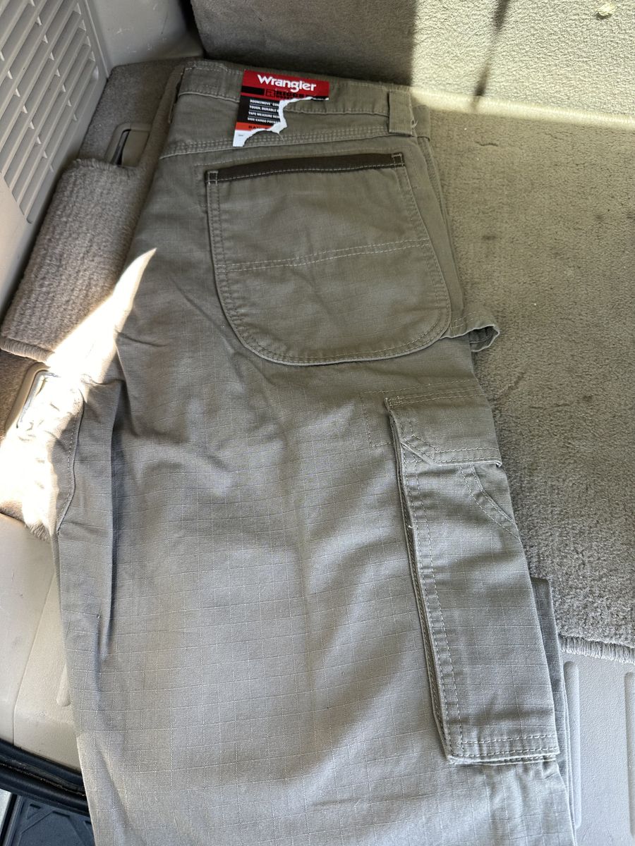Wrangler RIGGS WORKWEAR Men's Ranger Cargo Pants 32x34 - New with Tags, Khaki