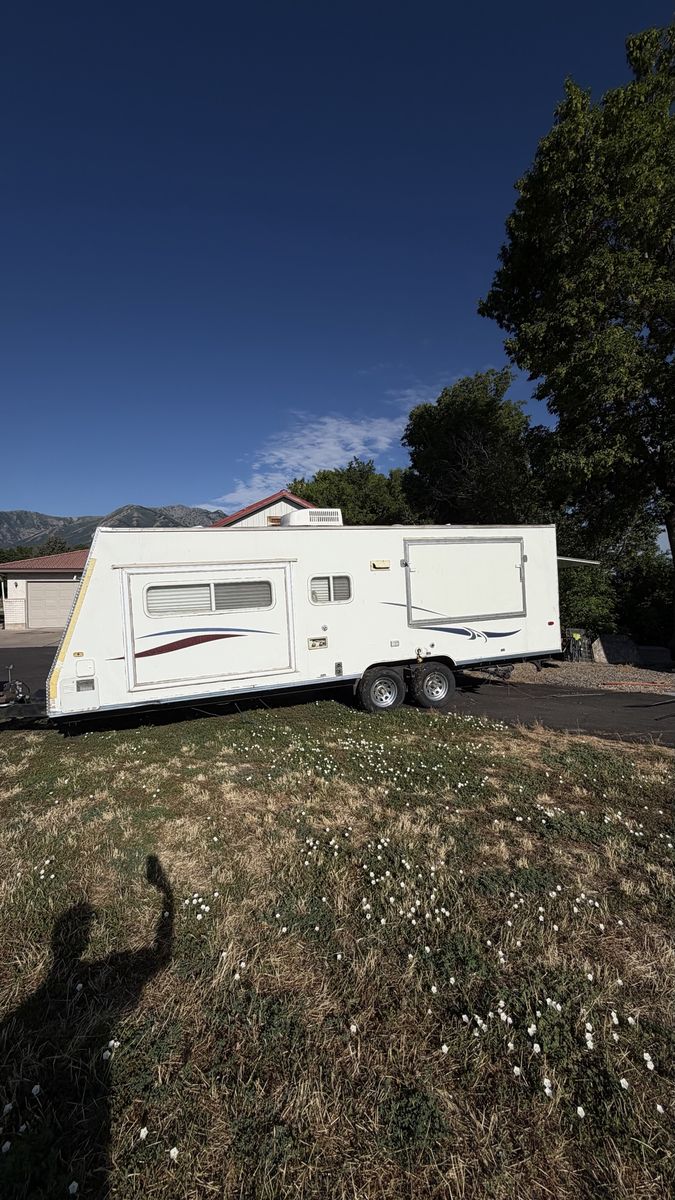 Travel Trailer, Bumper Pull 24 pop out combo