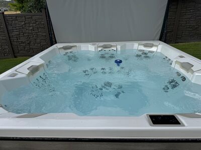 Elite Hot Tub Cleaning