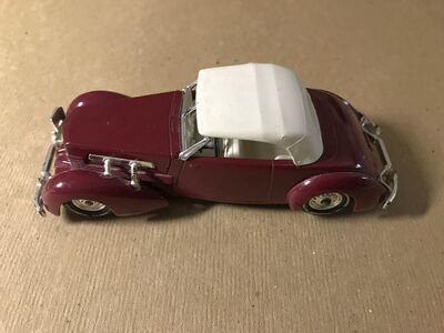 Matchbox Models Of Yesteryear NoYY18 1937 Cord Convertible Phaeton Sedan Burgundy & White
