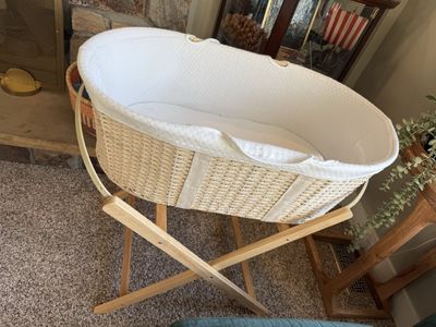 Design Dua Ark Moses Basket Bassinet & Stand - Papyrus Paper Weave, Excellent Condition