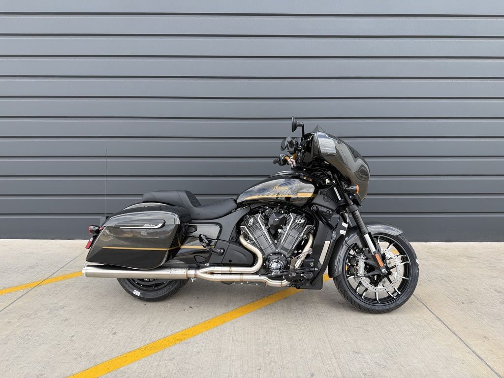 2026 Indian Motorcycle® Chieftain® PowerPlus Dark Horse® 112 w/PowerBand Black Crystal w/Black Meta