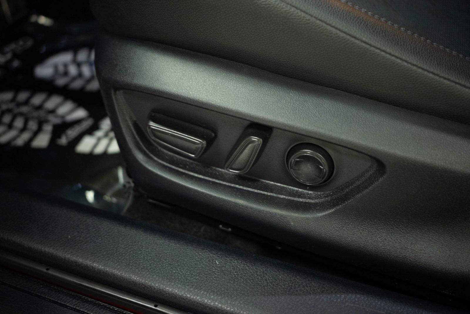 Main image 11
