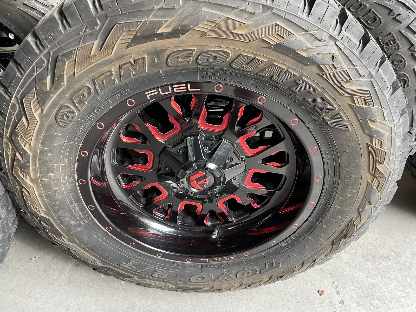 Fuel Wheels with Toyo Open Country R/T Tires 33x12.5x18