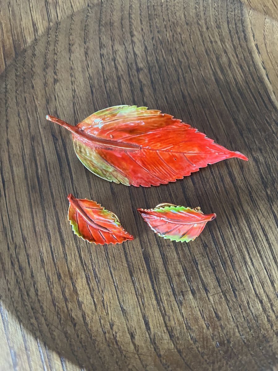 Colorful Painted Metal Leaf Pin and Earrings Set - 1950's-1960's