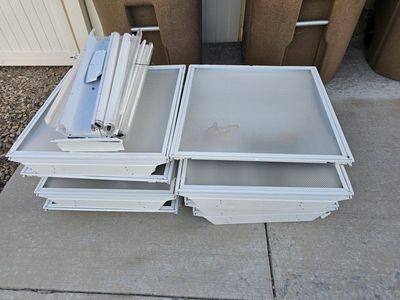 2' x 2' hanging ceiling florescent lights