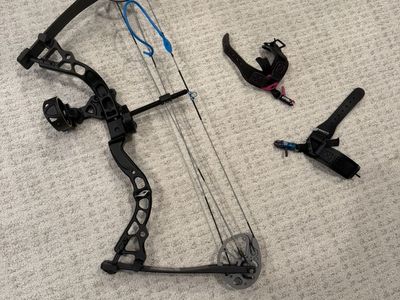 Diamond Atomic Youth Compound Bow Package w/ Case, Arrows & Releases
