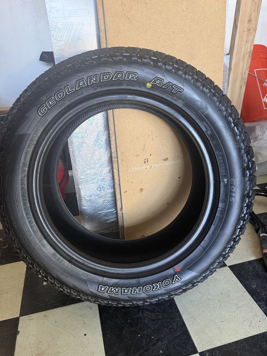 Yokohama Geolandar A/T G015 Tire - 225/60R17 99T All-Terrain