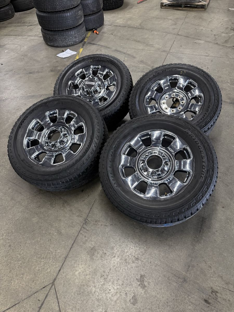 2025 ford f350 king ranch 20in wheels/ 275/65/20 tires