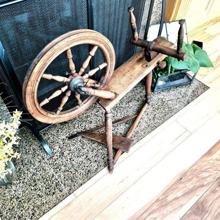 Vintage Solid Wood Spinning Wheel Traditional Homestead Farmhouse Decor Antique