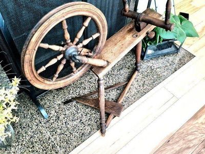 Vintage Solid Wood Spinning Wheel Traditional Homestead Farmhouse Decor Antique