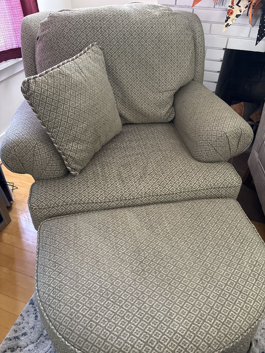 Arm chair oversized  with ottoman