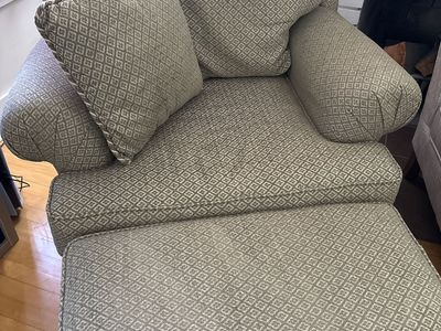 Arm chair oversized with ottoman