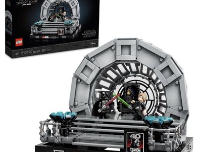 LEGO Star Wars Emperor’s Throne Room Diorama 75352