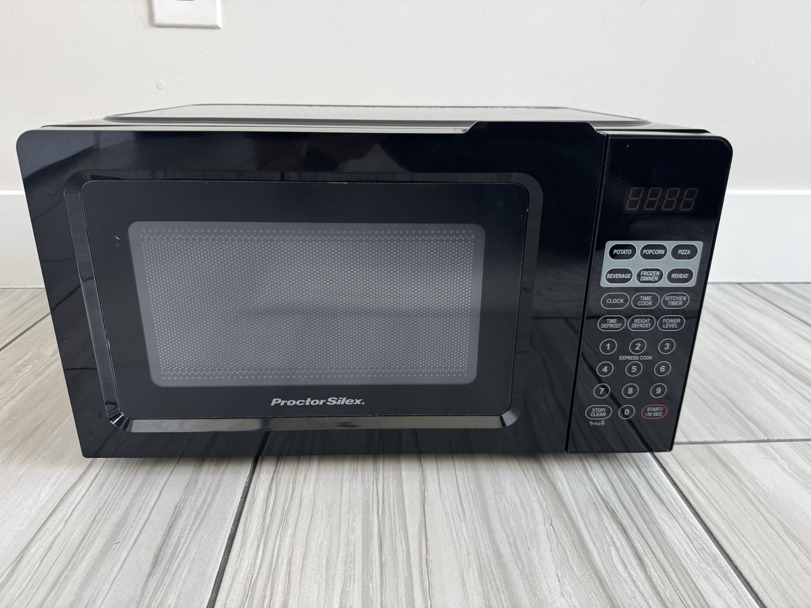 Proctor Silex 0.7 Cu ft Black Digital Microwave Oven