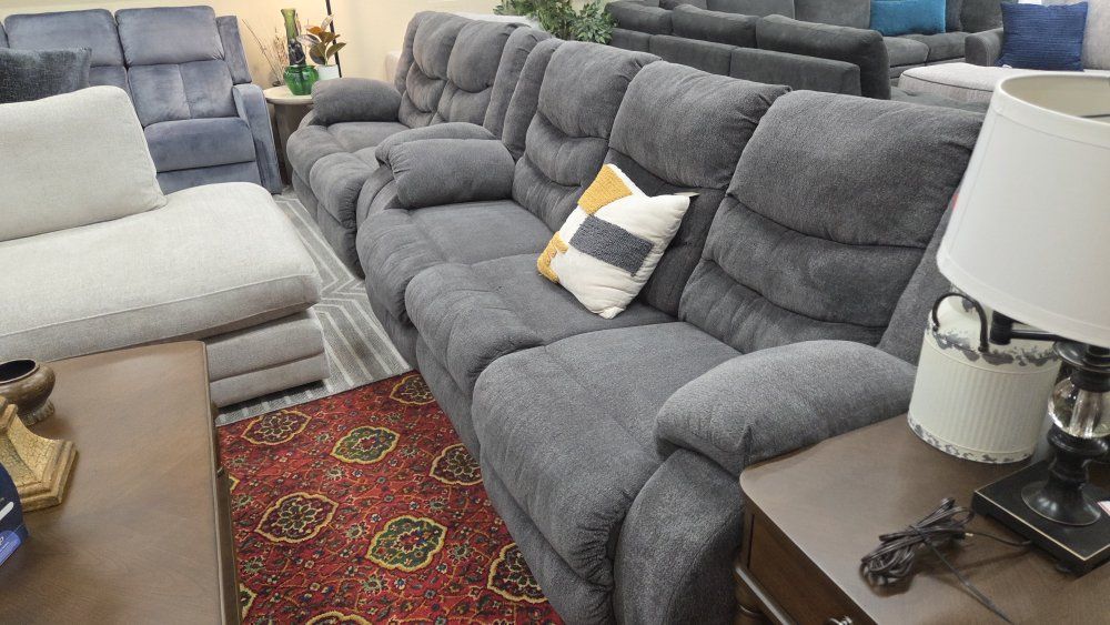 🩵 2-Piece Reclining Set. Sofa and Loveseat