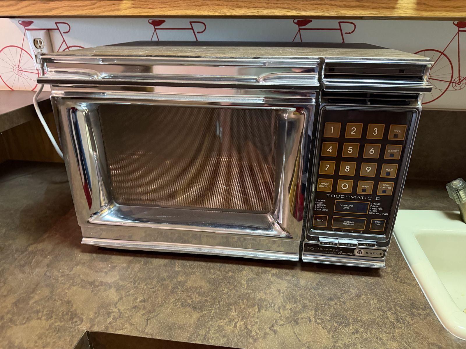 Vintage 1978 Amana Radarange Heritage Touchmatic II Microwave – Retro Collectible $200 cash/venmo