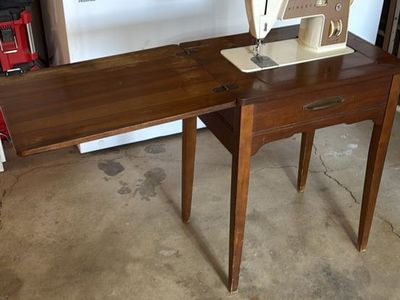 Vintage SINGER Sewing Machine & Cabinet - Mechanical Operation, Household Use