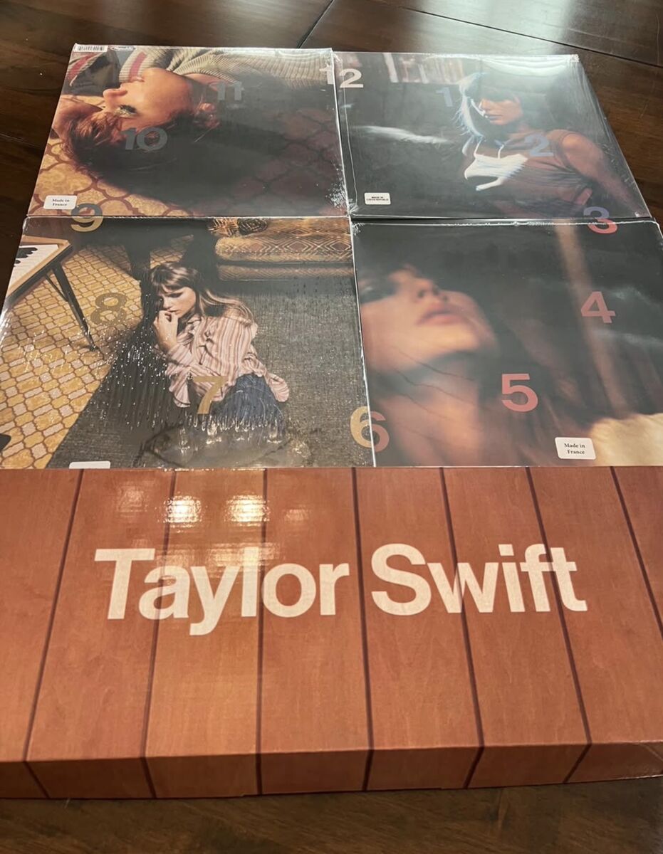 Taylor Swift clock and Vinyls