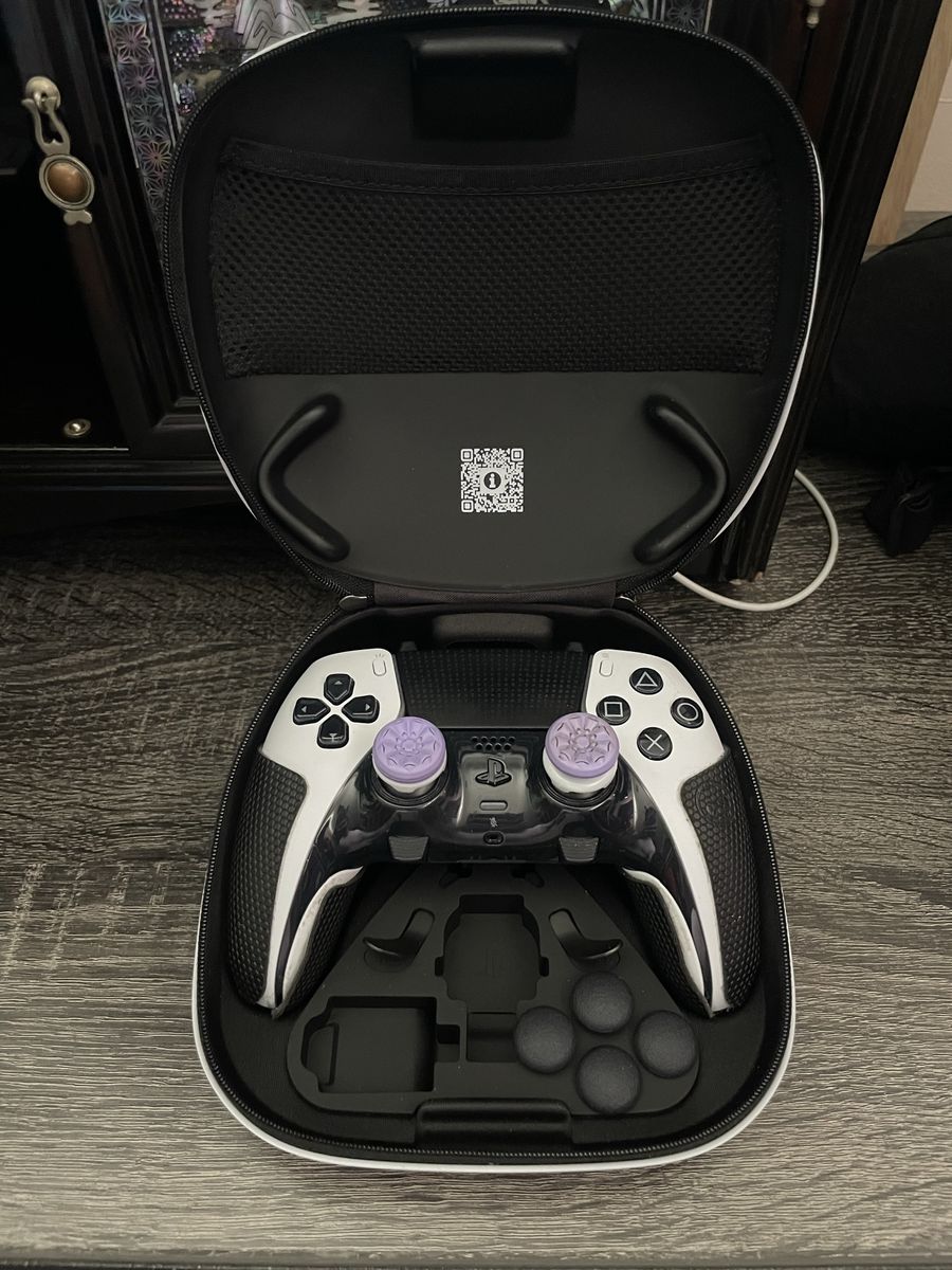PlayStation 5 dualsense edge controller with Kontrolfreek galaxy and grip