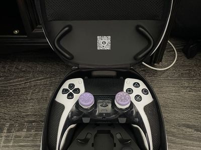 PlayStation 5 dualsense edge controller with Kontrolfreek galaxy and grip