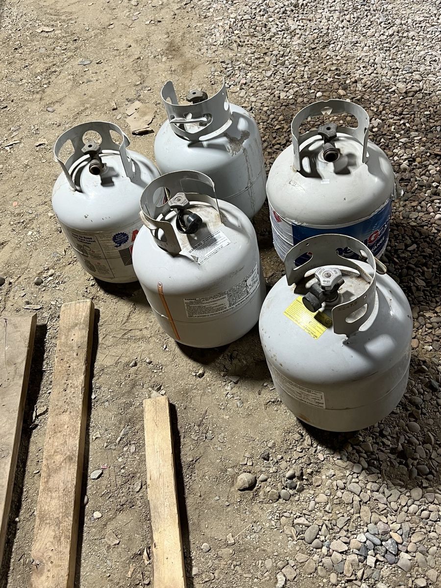 5 Propane Tanks - (Sell the lot of 5 for $140. or $40 each on the full tanks and $15 on the half full or empty