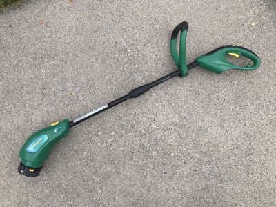 Weed Eater 13" Twist 'n Edge Electric String Trimmer - no debris guard/deflector