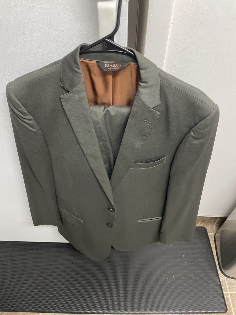 Mens Suit (Like New)