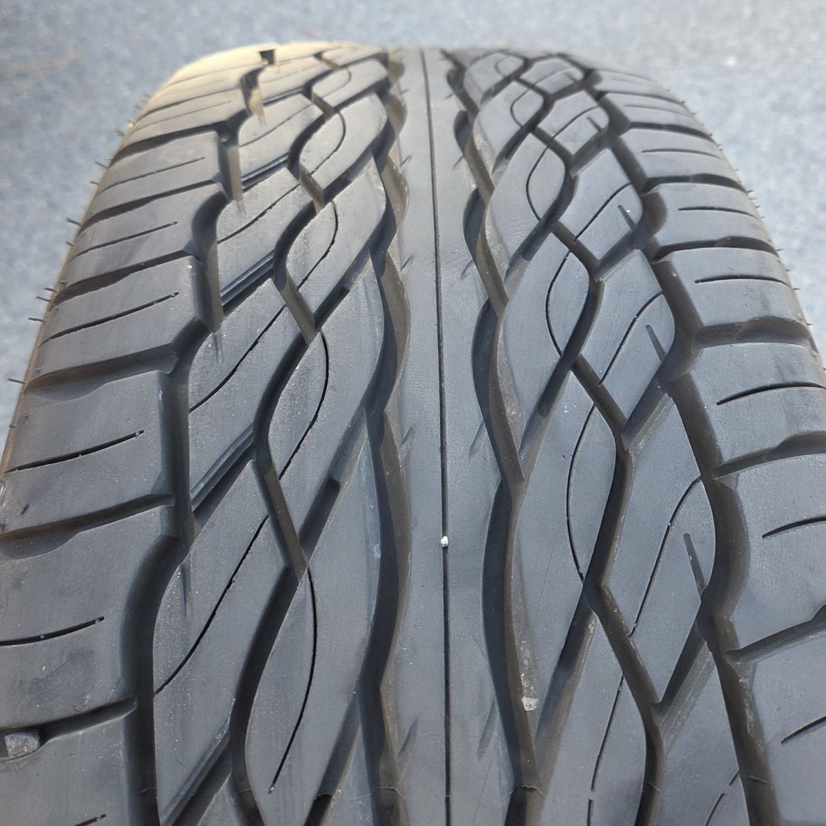 275/40R20 Like New Falken Ziex 275/40/20 Tire