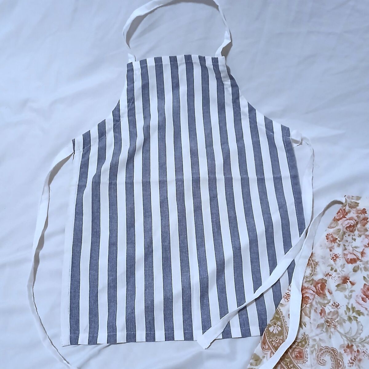 Kid Aprons, Size 4-7 Years, Adjustable Straps
