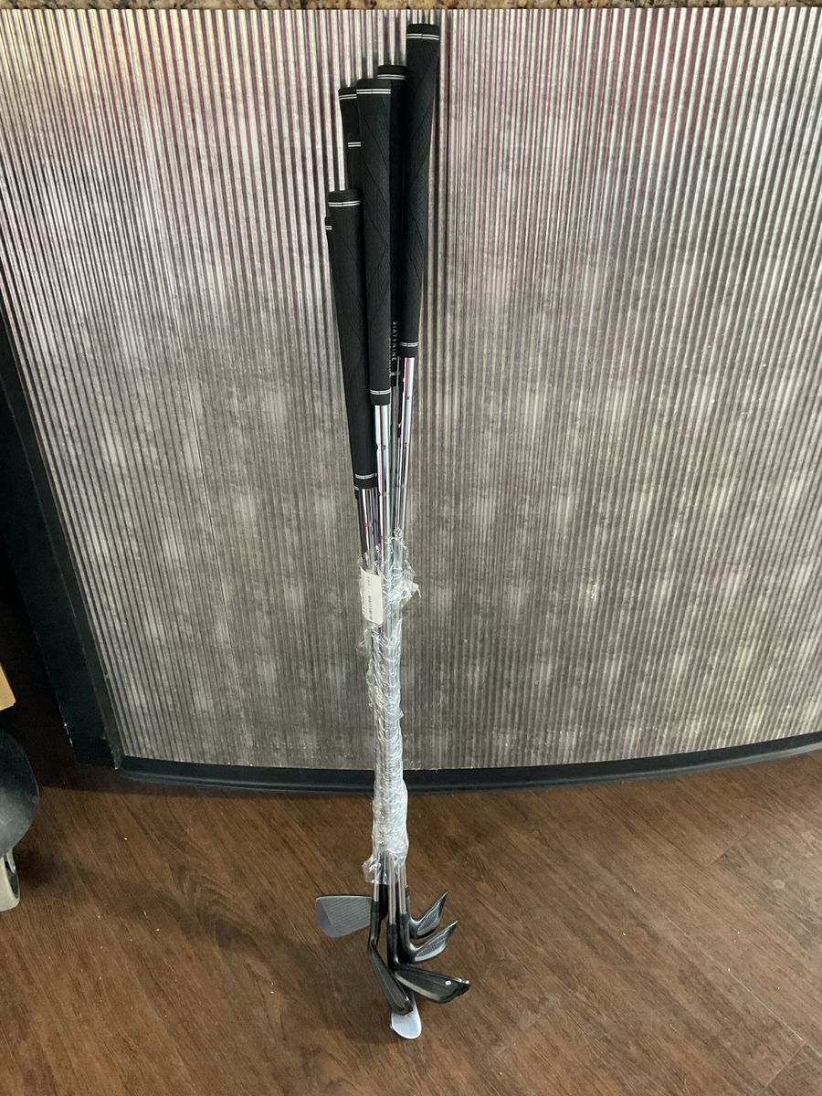 Sixtynine Golf Irons 4-paw E75011330