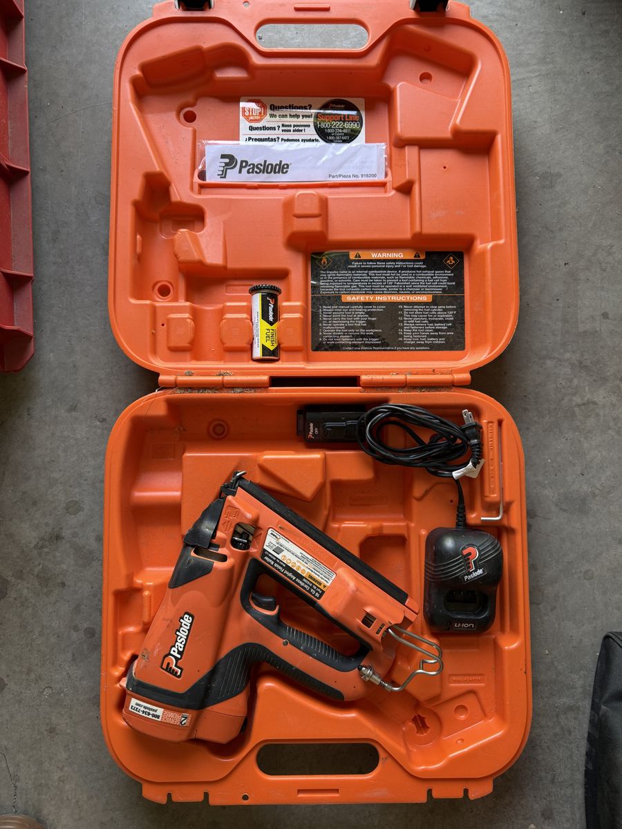 Paslode 2-1/2-in 16 -Gauge Cordless Angled Finish Nailer (Battery Included and Charger Included)