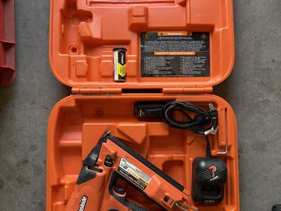 Paslode 2-1/2-in 16 -Gauge Cordless Angled Finish Nailer (Battery Included and Charger Included)