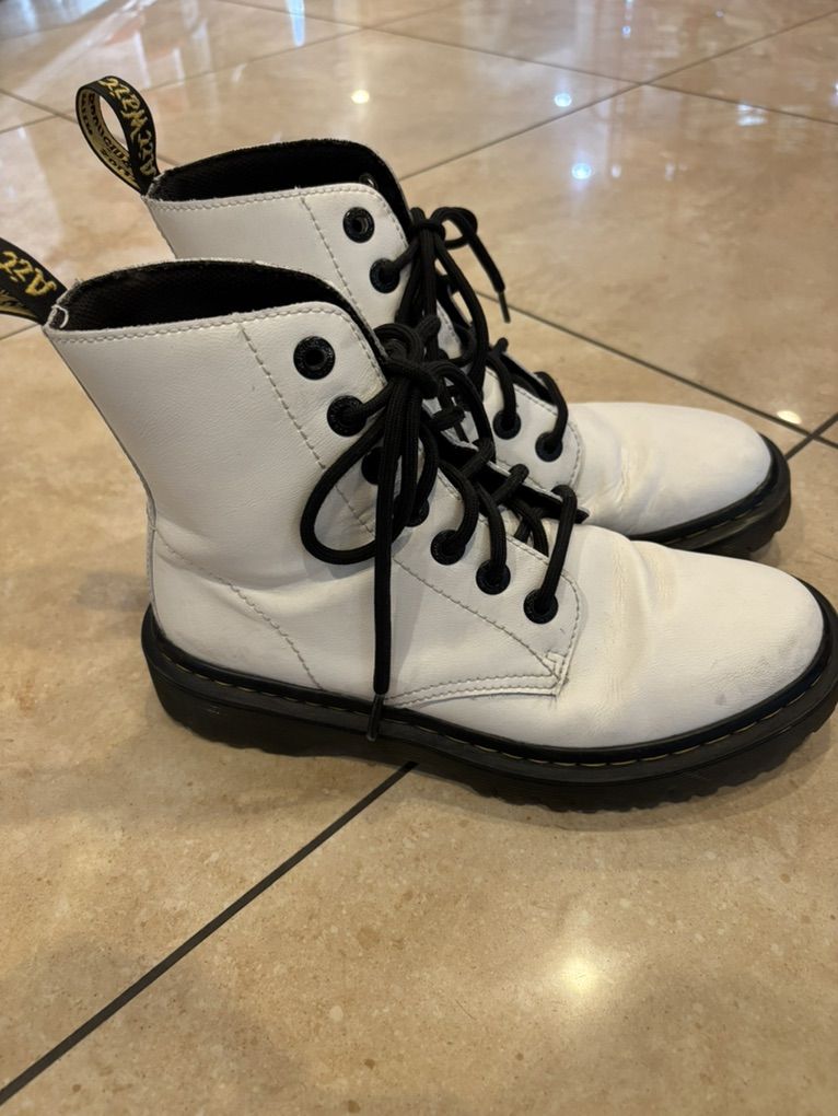 Dr Marten Boots