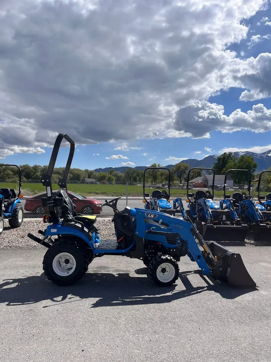 26 LS Tractor MT125