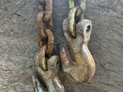 Heavy Duty Chain with Hooks - Industrial Lifting Towing Recovery