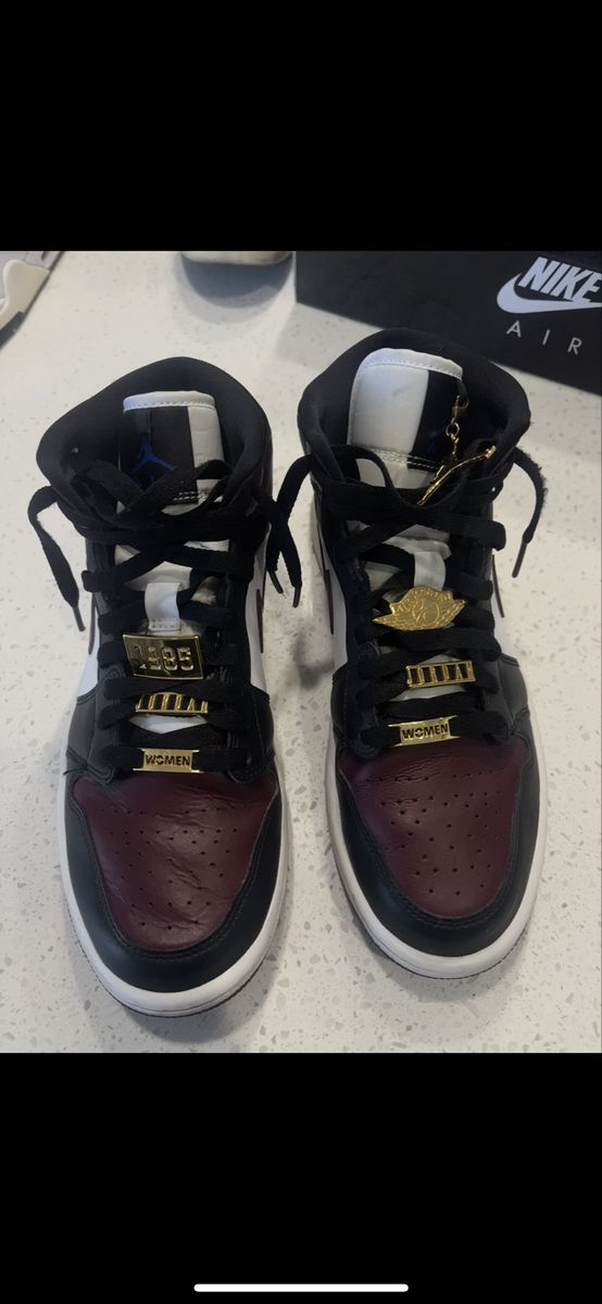 Jordan 1 mids, (send offers no set price!)