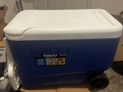 Igloo Wheelie Cool 38 QT Rolling Cooler Blue and White