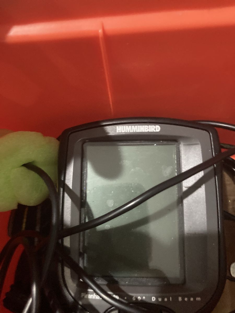 Humminbird PiranhaMax Fish Finder - Dual Beam Sonar